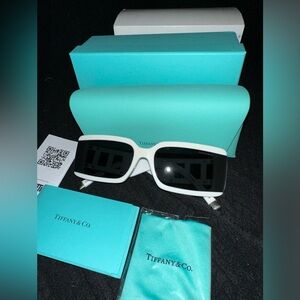 Brand New in Box AUTHENTIC Tiffany & Co. TF4197 sunnies!!